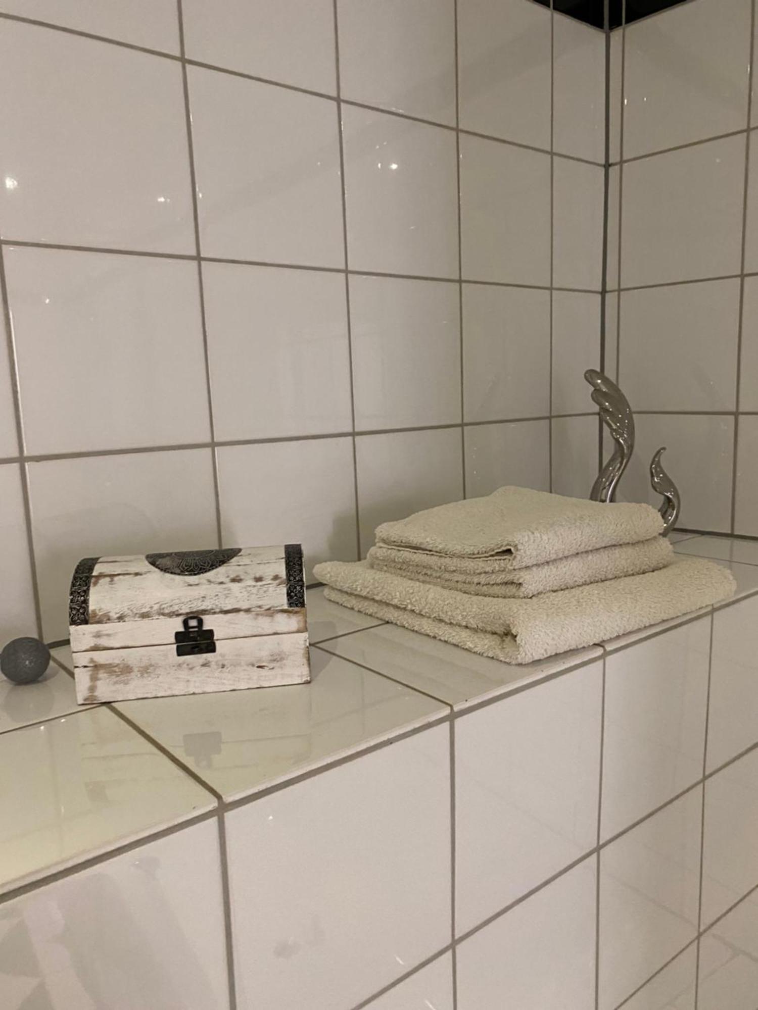 Ferienwohnung Zentral An Der Moselpromenade Zell Exterior foto